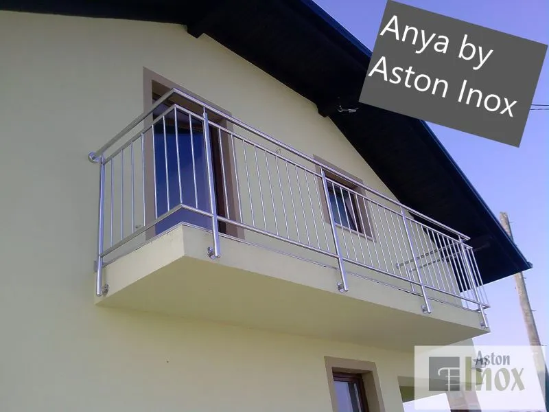 Inox ograda za balkone i terase sa okomitim ispunama